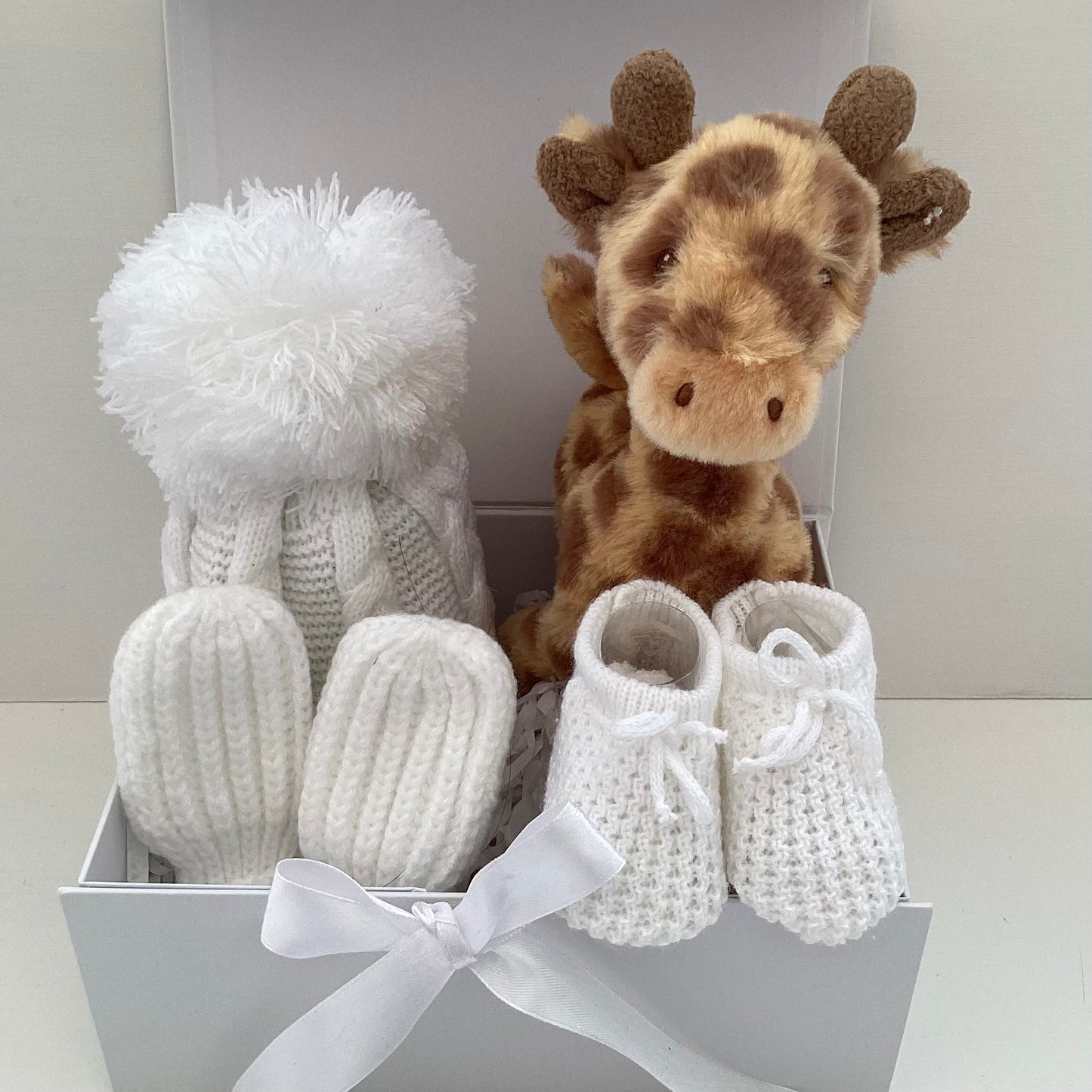 SAMMIE- giraffe teddy and white essentials mini gift box