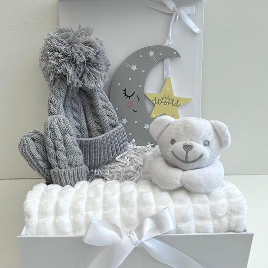 PIPER- Perfect bobble hat and blanket gift box