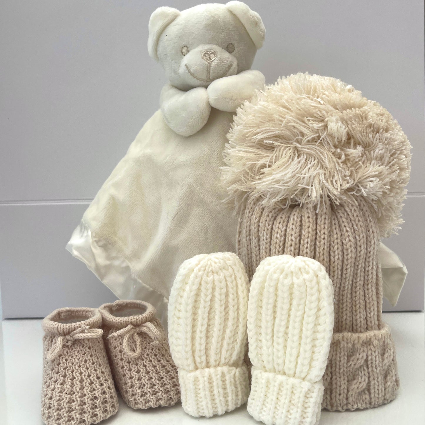 OAKLEY - Cream bear comforter and cosy gift box