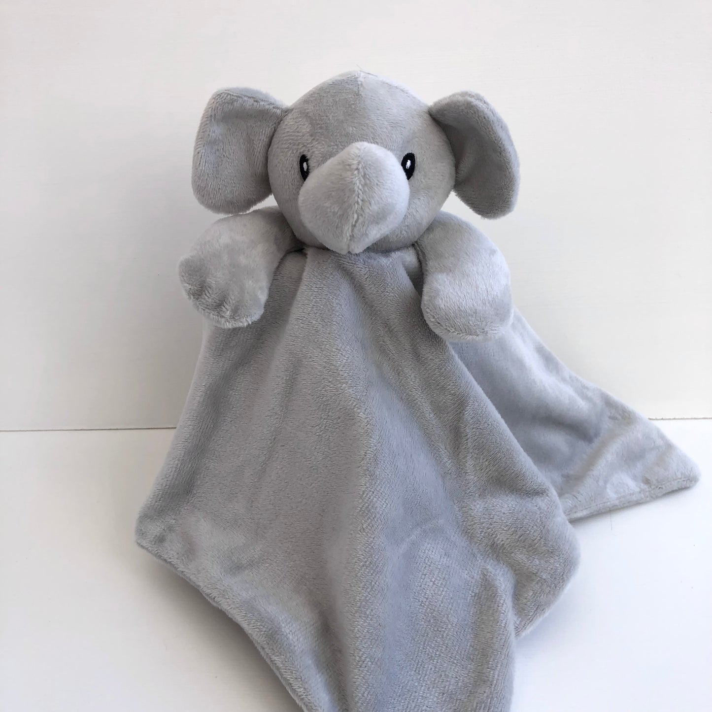 COOPER- Grey elephant comforter mini box