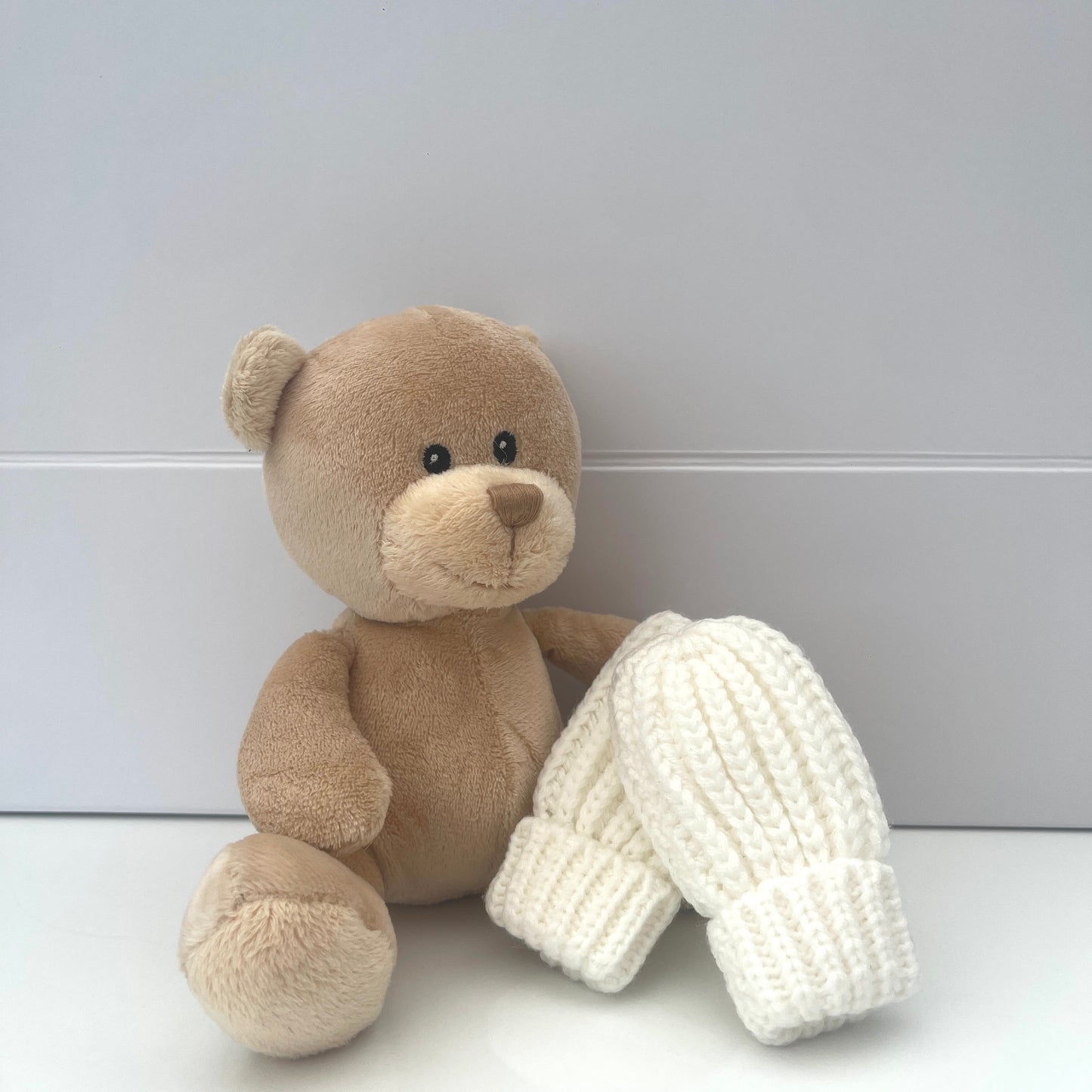 BILLIE - Brown fleece bear and bobble hat gift box