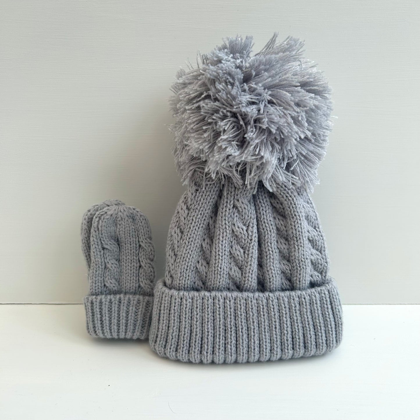 PIPER- Perfect bobble hat and blanket gift box