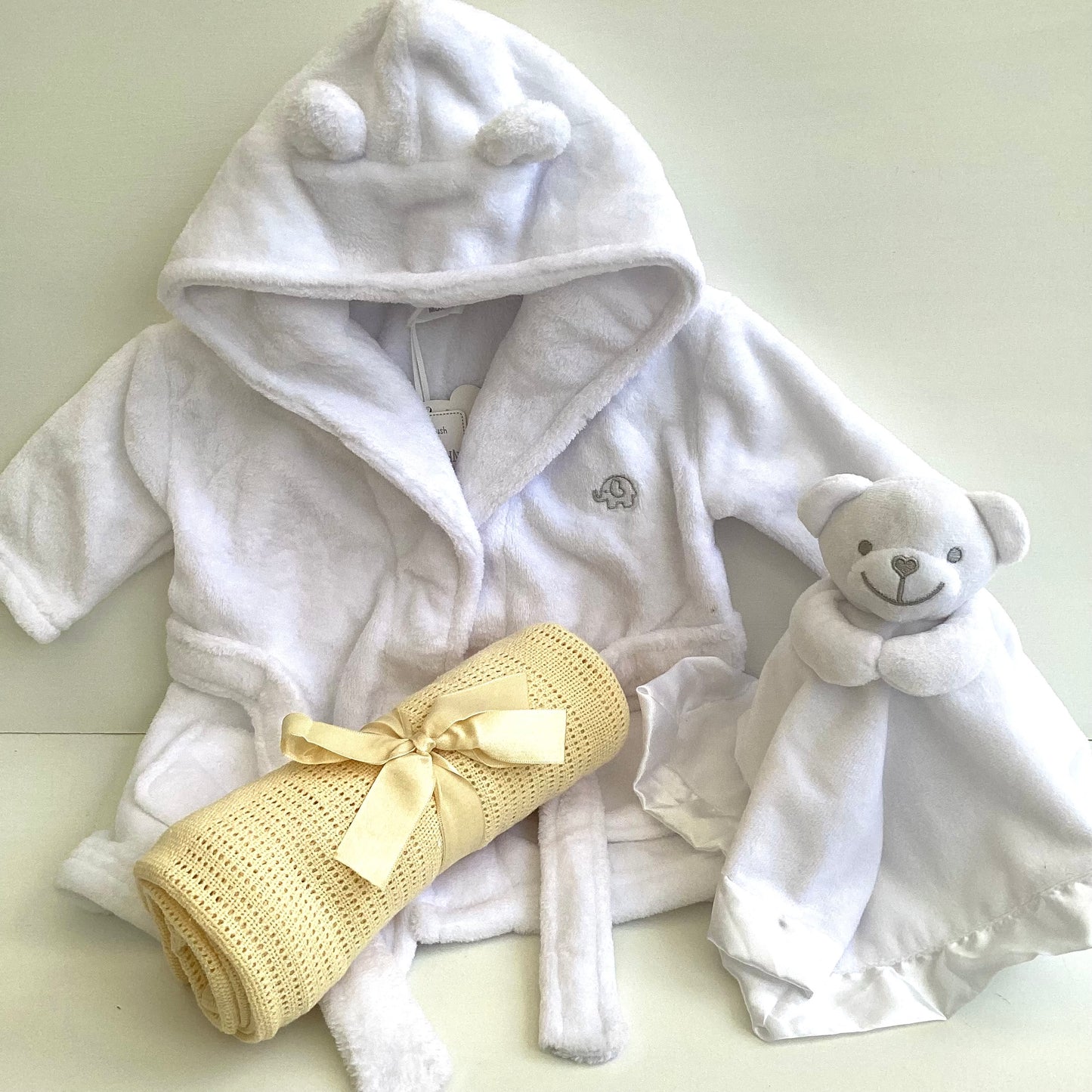 RAI - Lemon floral cosy dressing gown and essentials bedtime gift box