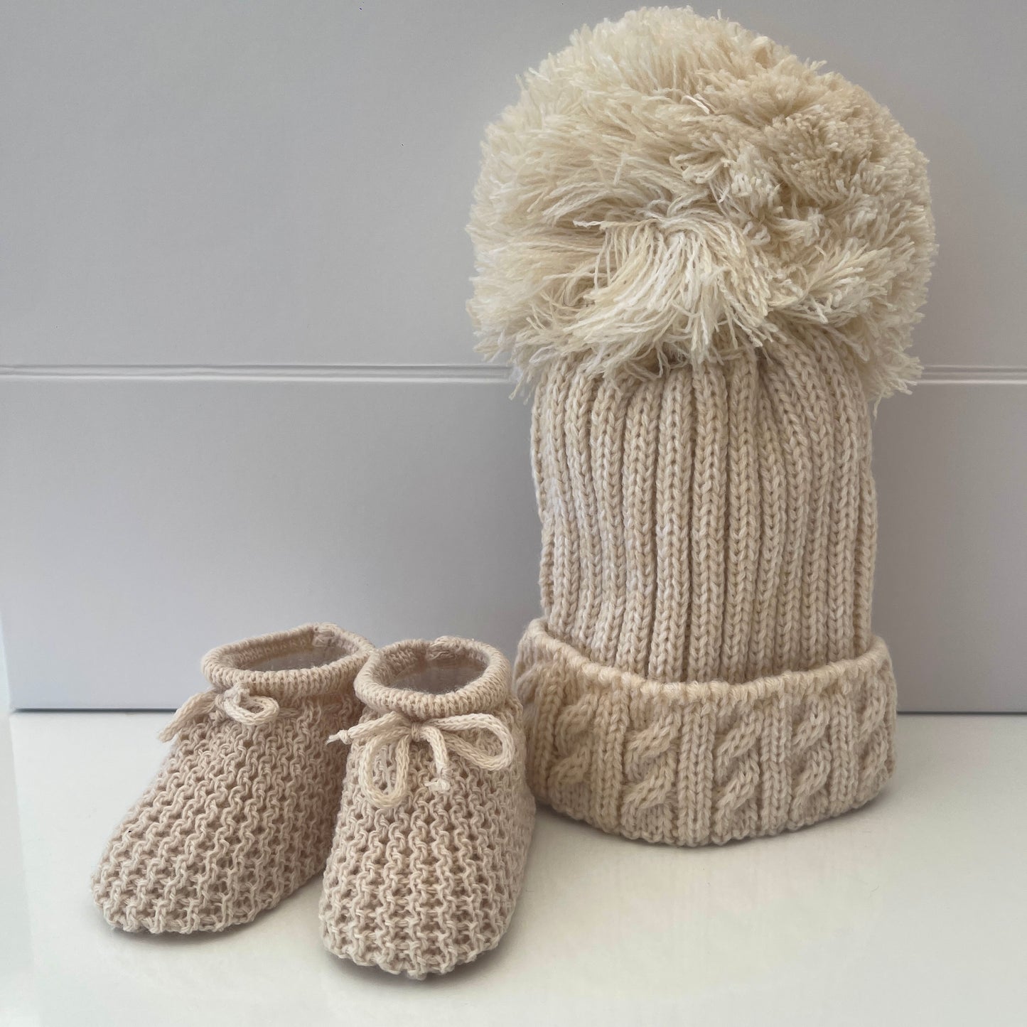 BILLIE - Brown fleece bear and bobble hat gift box