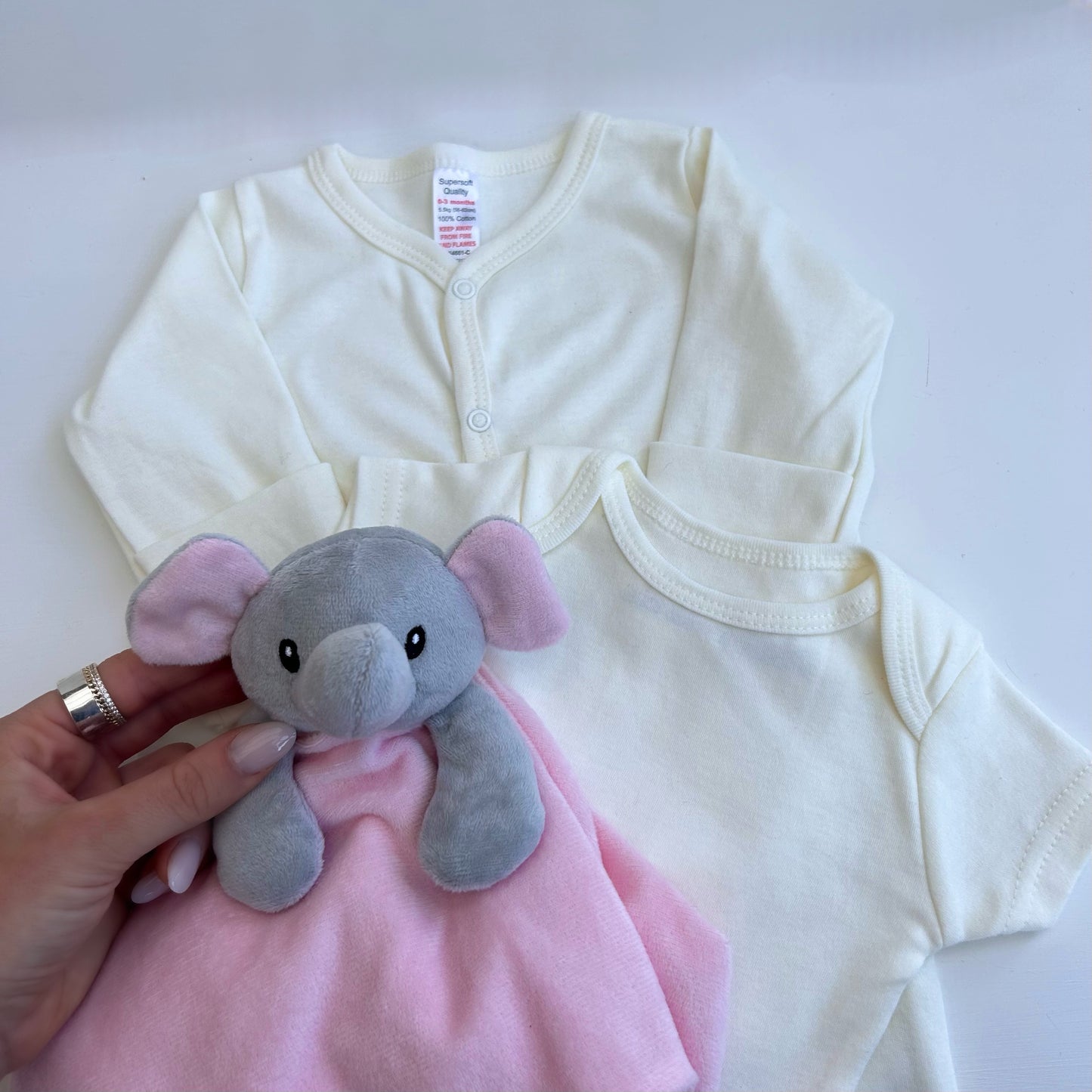 NELLY - Elephant comforter and essentials gift box